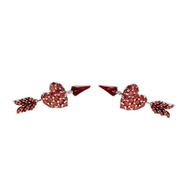 heart-motif stud earrings