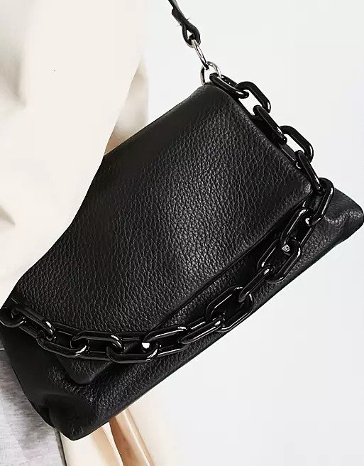 chain link crossbody bag in black