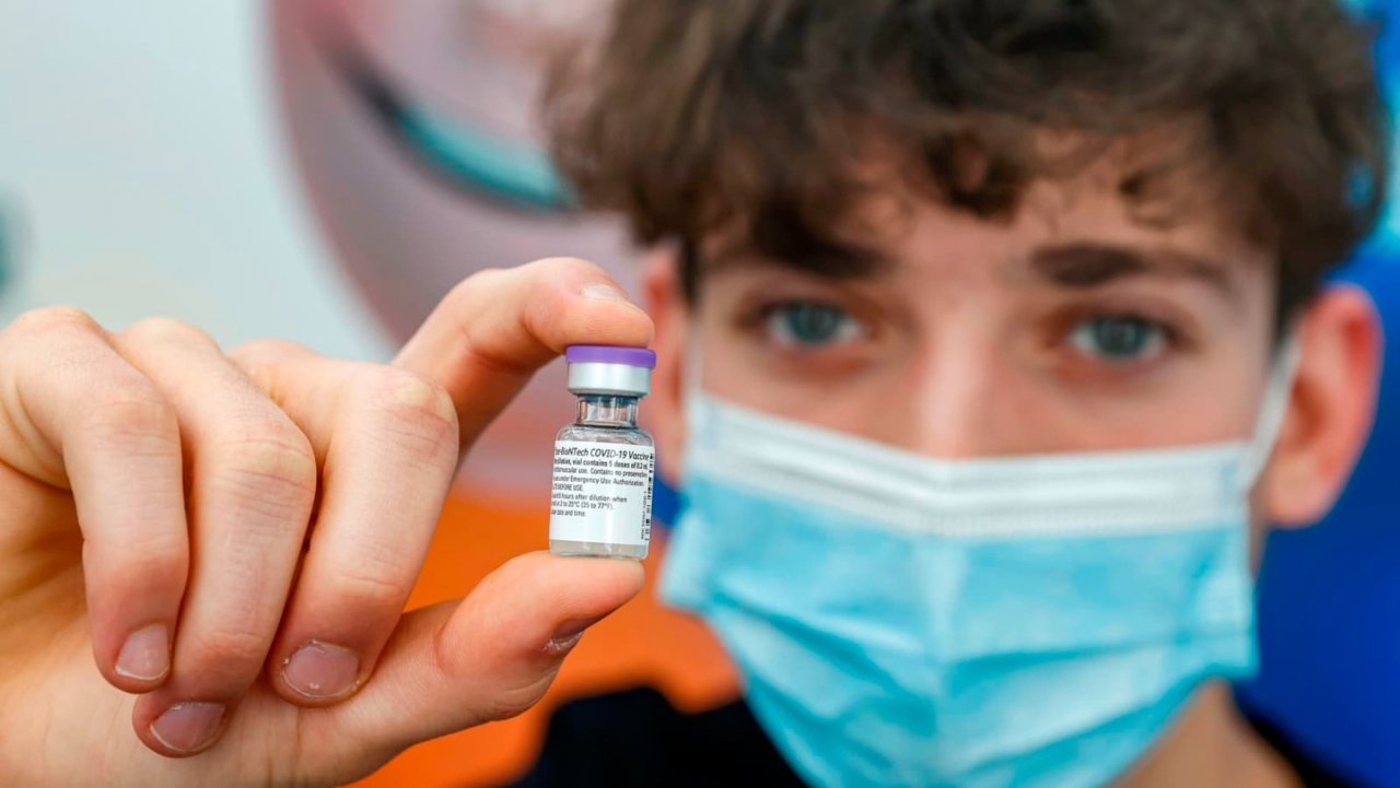 FDA和CDC批准辉瑞加强针用于16岁-17岁人士