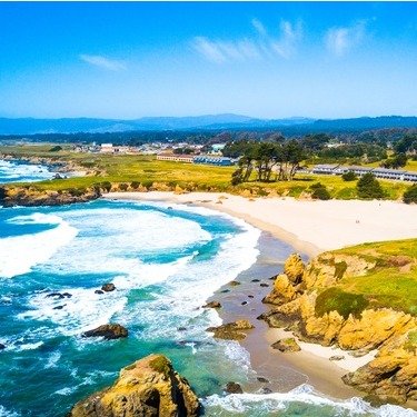 Stay with Half-Day Bike Rental and Spa vouchers at Beachcomber Motel and Spa on the Beach in Fort Bragg, CA