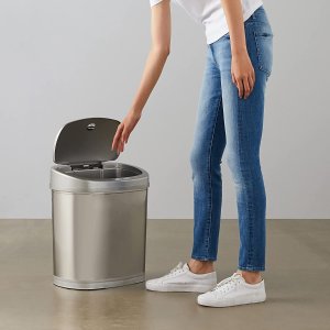 Amazon Basics Automatic Trash Can 30-Liter