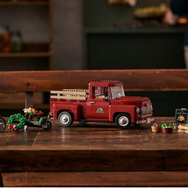 Pickup Truck 10290 | Creator Expert | Buy online at the Official LEGO® Shop US