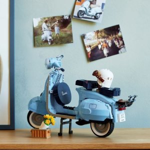 新品预告：LEGO Vespa 125 踏板小摩托 10298 就爱这一抹蓝 赫本同款
