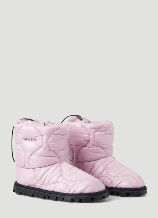 粉色绗缝踝靴