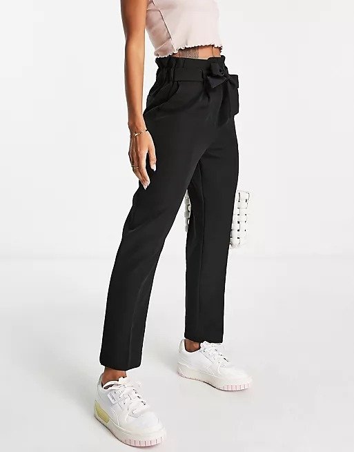 belted high waisted tapered pants in black
