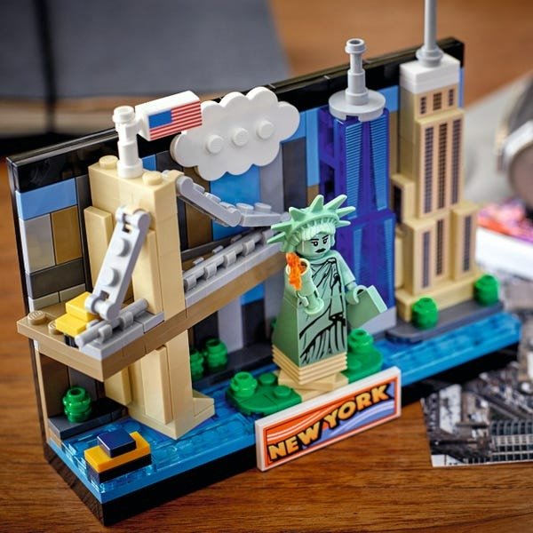 New York Postcard 40519 | Other | Buy online at the Official LEGO® Shop US