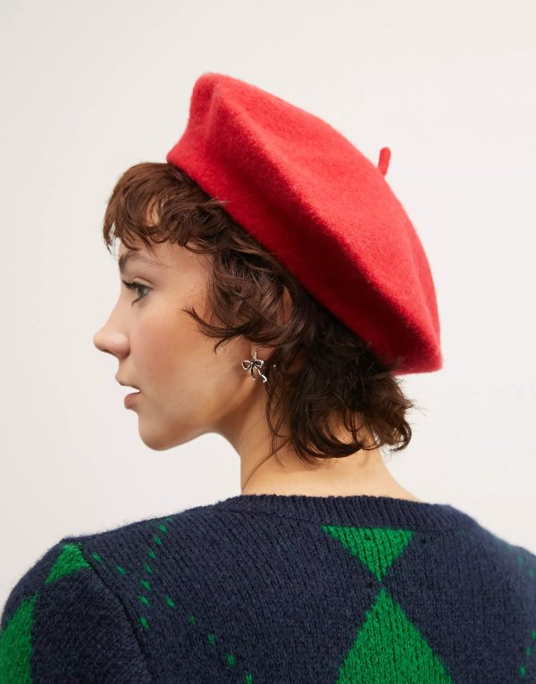 wool beret with improved fit in red