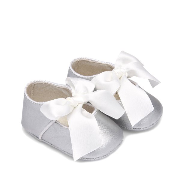 Off-White Ribbon Bow Crib Shoes | AlexandAlexa