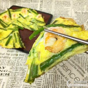Fried Egg with Asparagus and Shrimp