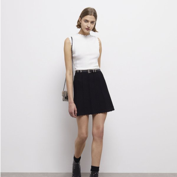 Short black knit skirt