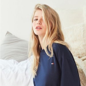 Urban Outfitters 现有 Tommy Hilfiger 美衣、内衣热卖
