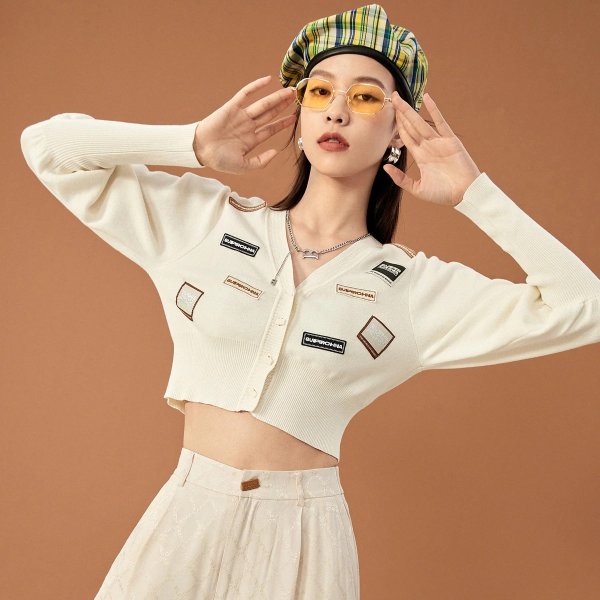 Label Decor Crop Knit Cardigan | Peacebird Women Fashion