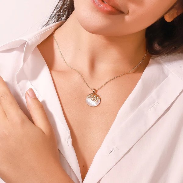 Pearl Brand Diamond Gold Leaf Pendant Necklace
