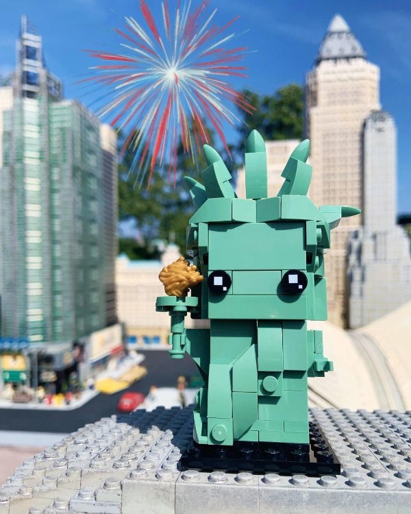 legolandcalifornia_65159556_148469819659627_8379806761582543489_n.jpg