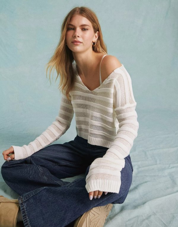 thick and thin V neck sweater in cream