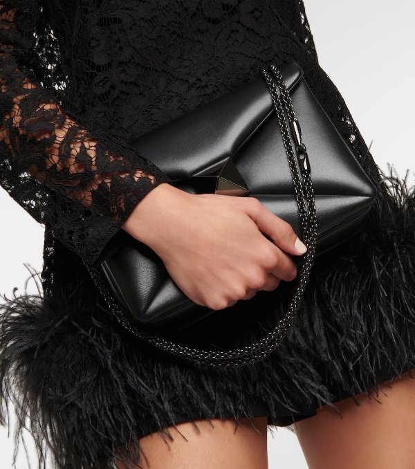 One Stud Medium Leather Shoulder Bag in Black - Valentino Garavani | Mytheresa