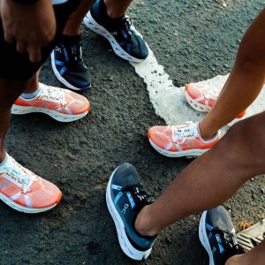 On Running 运动热卖 Cloud X 3跑鞋$78 运动上衣$44