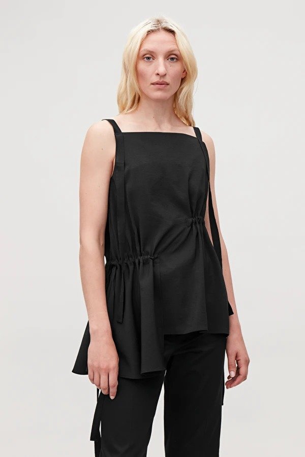 ASYMMETRIC TOP WITH TAPE DETAILS