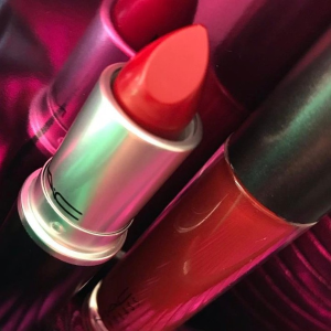 Last Day: Full-Size Lipstick in Fresh Moroccan @ MAC Cosmetics