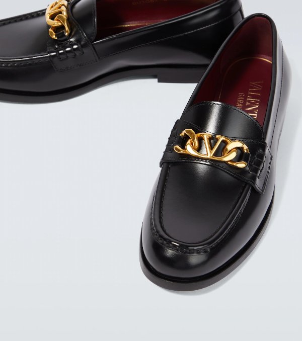 VLogo Chain leather loafers