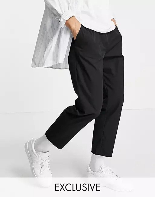 inspired cropped relaxed trouser in black