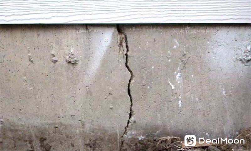 Vertical Foundation Cracks.jpeg