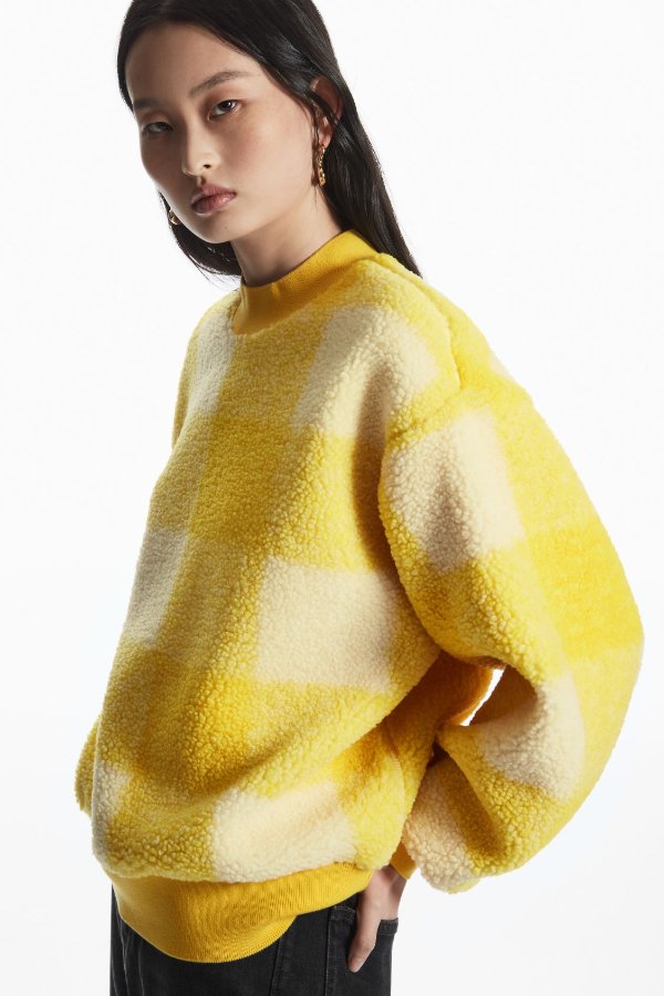 OVERSIZED CHECKED TEDDY SWEATSHIRT - YELLOW / WHITE / CHECKED - Knitwear - COS