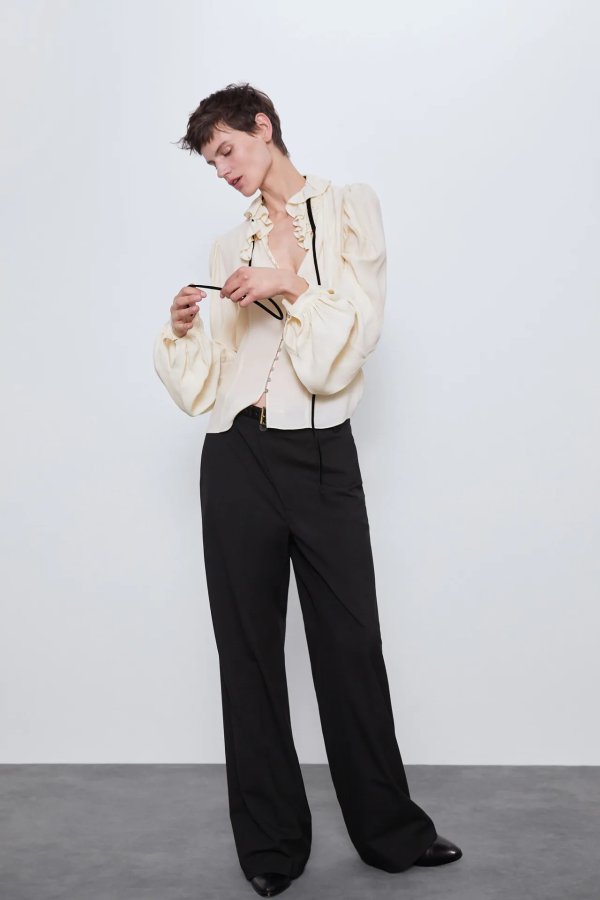 BLOUSE WITH CONTRASTING BOW Details