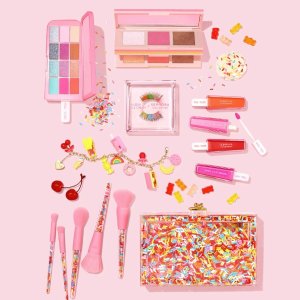 Sephora 与冰淇淋博物馆联名款彩妆组上架 粉嫩嫩的少女心