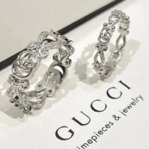 即将截止：Gucci 首饰折上折💞双G纯银戒指£144，经典串珠手链£216