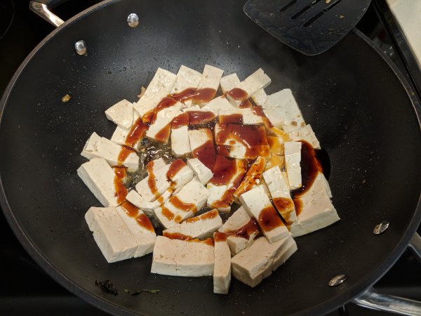 懶人食譜|超簡單醬炒豆腐,5分鐘上菜又配飯