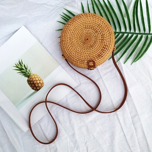 Fahion Handwoven Rattan Bag Beach Crossbody Straw Knitted for Women with Shoulder Leather Straps