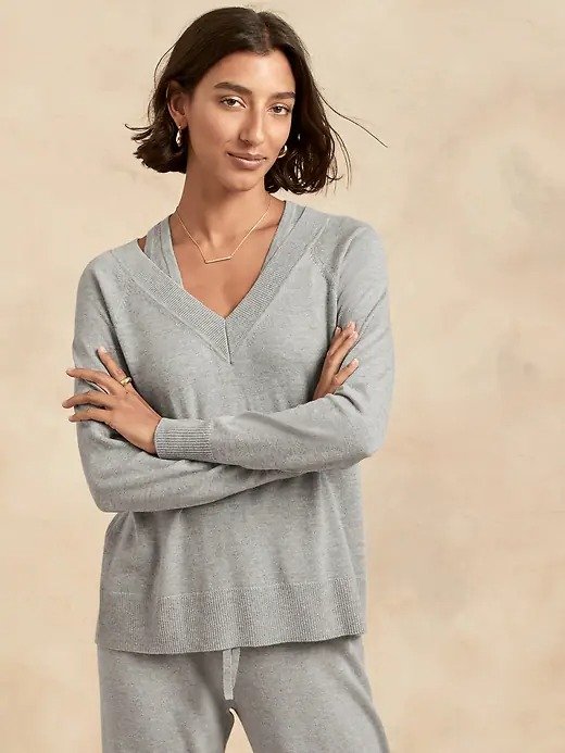 V-Neck SweaterPRODUCT DETAILSFABRIC & CAREFIT & SIZING