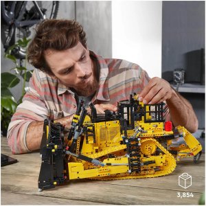 Dealmoon Exclusive: LEGO Technic Cat® D11T Bulldozer Set (42131)