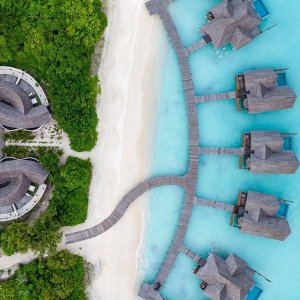 $1799—5 nights at award-winning Maldives resort, save 50% @Travelzoo