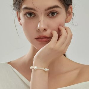 Macys 精选珠宝热卖 Givenchy水晶项链$31 珍珠手链$9
