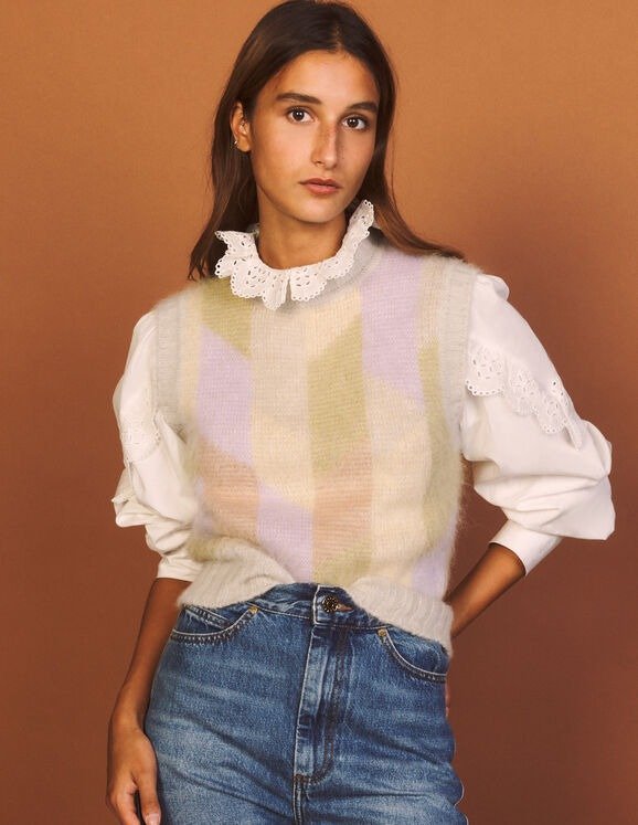 Sleeveless colour block sweater