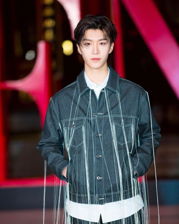 maisonvalentino_74525287_237848403865936_7307824365771735328_n.jpg
