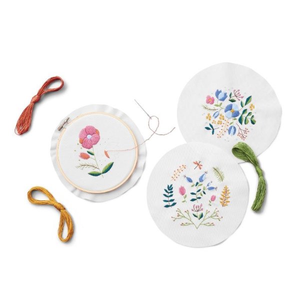 Floral Embroidery Kit - Mondo Llama&#8482;