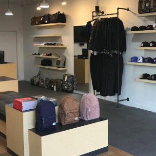 Laced Apparel - 温哥华 - Vancouver
