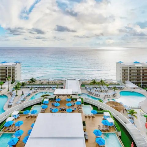 Beachfront Mexico: Hilton Cancun Mar Caribe All-Inclusive Resort