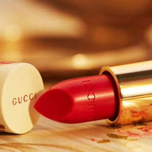 Gucci 全线美妆罕见大促！金丝绒口红，新款粉底，高颜值粉饼