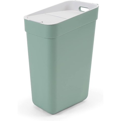 灰绿色垃圾桶