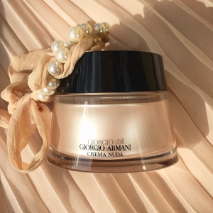 + free gifts with CREMA NUDA SUPREME GLOW REVIVING TINTED CREAM orders @ Giorgio Armani Beauty