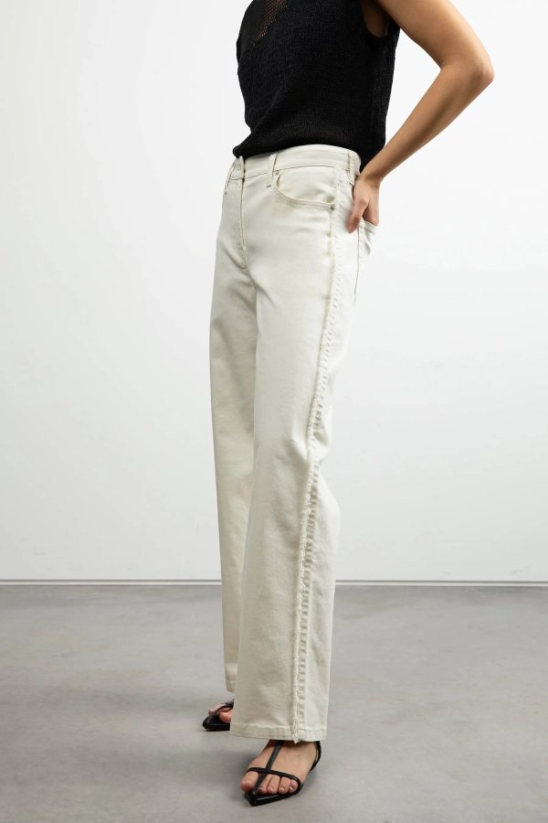 STRAIGHT LEG TWILL PANT WITH FRAYED SIDES