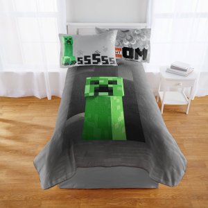 Minecraft 62" x 90" Plush Blanket