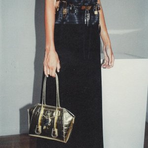 Givenchy 美包专区，Antigona迷你斜挎包$961，多色可选