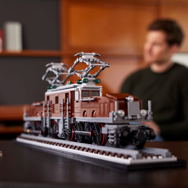 Crocodile Locomotive 10277 | Creator Expert | Buy online at the Official LEGO® Shop US