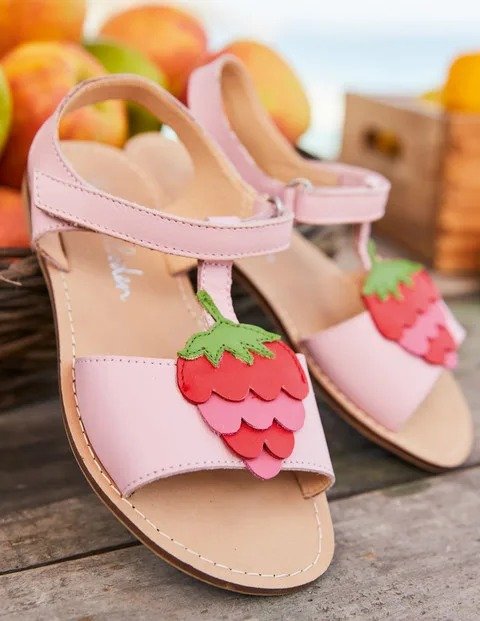 儿童草莓凉鞋