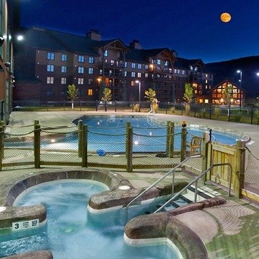 Stay with Optional Water Park Passes at Hope Lake Lodge & Indoor Waterpark in Cortland, NY. Dates into December.